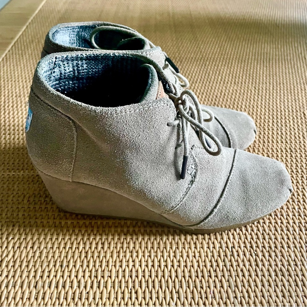 TOMS Suede Wedge Booties Size 8